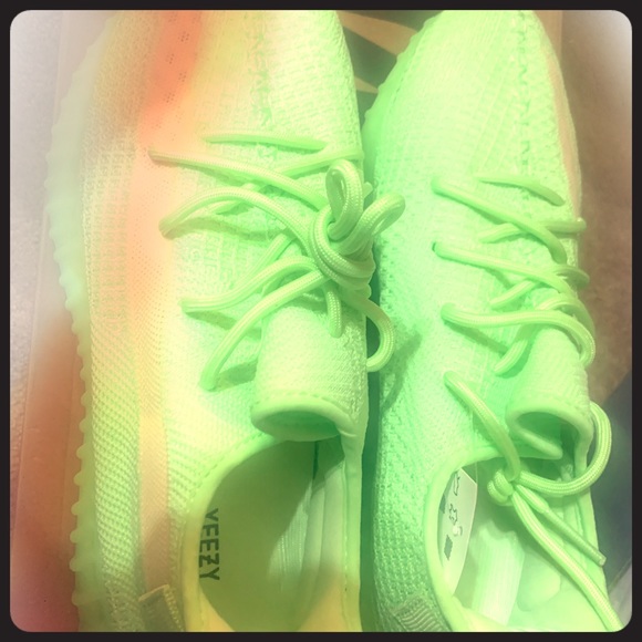 Yeezy Boost 350 V2 "GLOW" - Picture 1 of 7